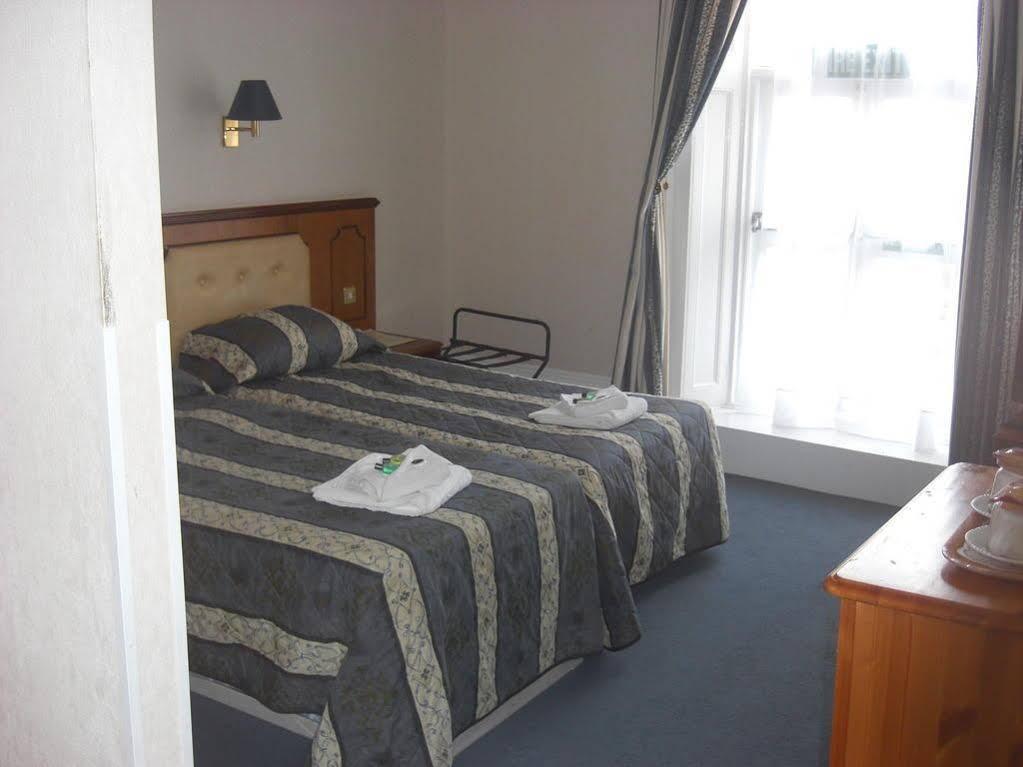 Yelf'S Hotel Ryde  Exterior photo